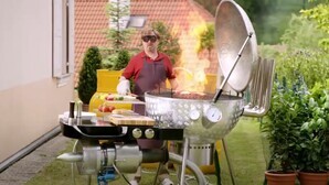 Car creates awe in weird world