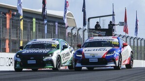 Blincoe grabs early lead