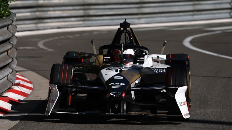Evans gains championship lead