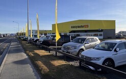 Used-car brand opens new store