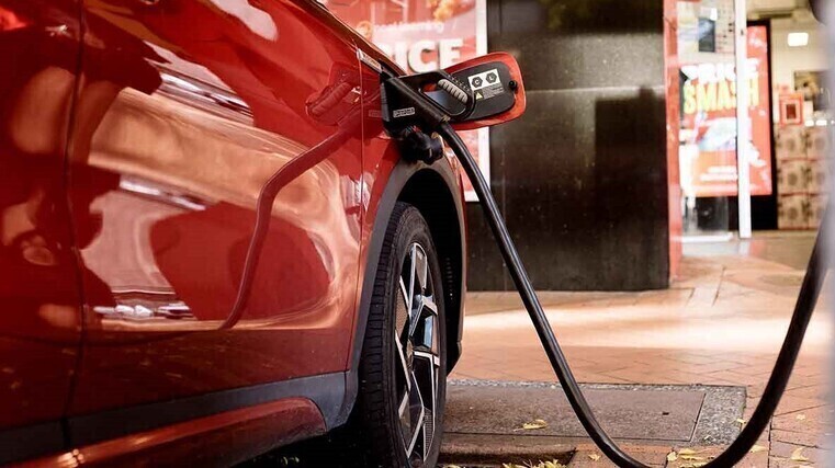 Legacy brands lag rivals over EVs