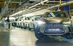 Quake disrupts car production