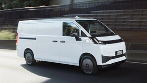 All-electric V7E tops segment