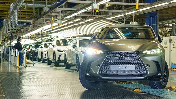 Quake disrupts car production
